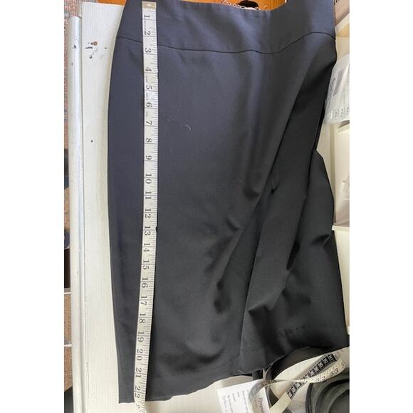 Liz Claiborne Black Pencil Skirt Size 10 Kick Pleat Classic Versatile Stretch - Picture 9 of 10